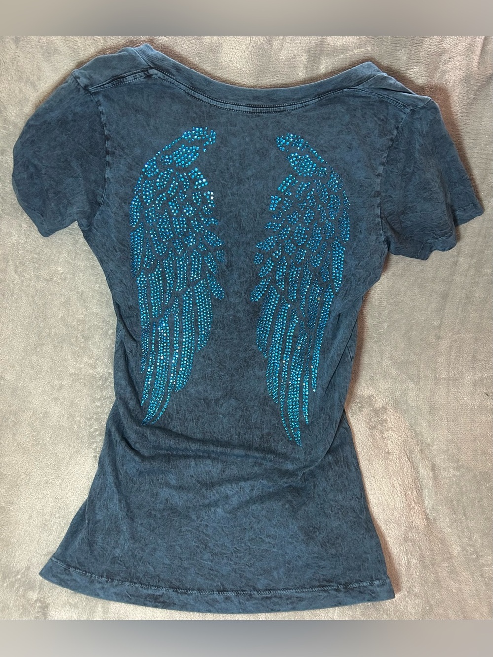 Sinful Gray/Black V-Neck Short Sleeve Rhinestone Angel Wings T-Shirt Size Small
